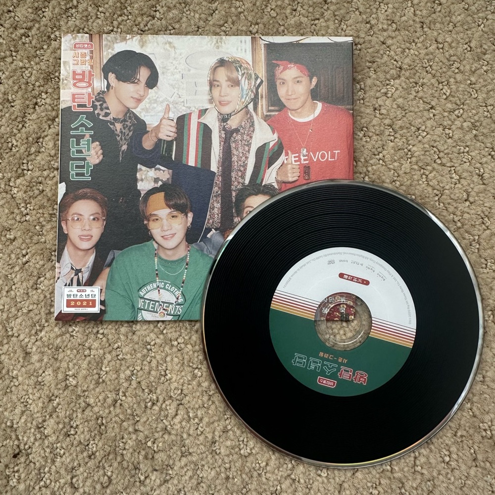 Official BTS 2021 Seasons Greetings DVD Box Set - Picture 4 of 7